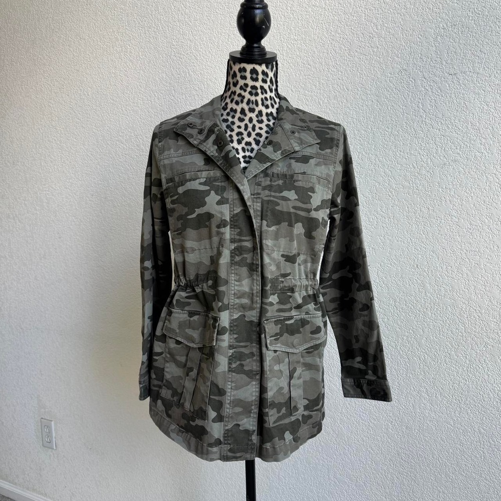 Universal Thread Green Camo Jacket Women's Size M
